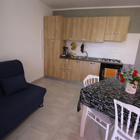 Chiaro Di Luna Apartment Santa Domenica  Ruang foto